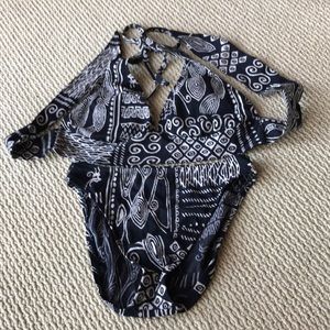 Black/white tribal bikini 2 pcs Medium by Becca